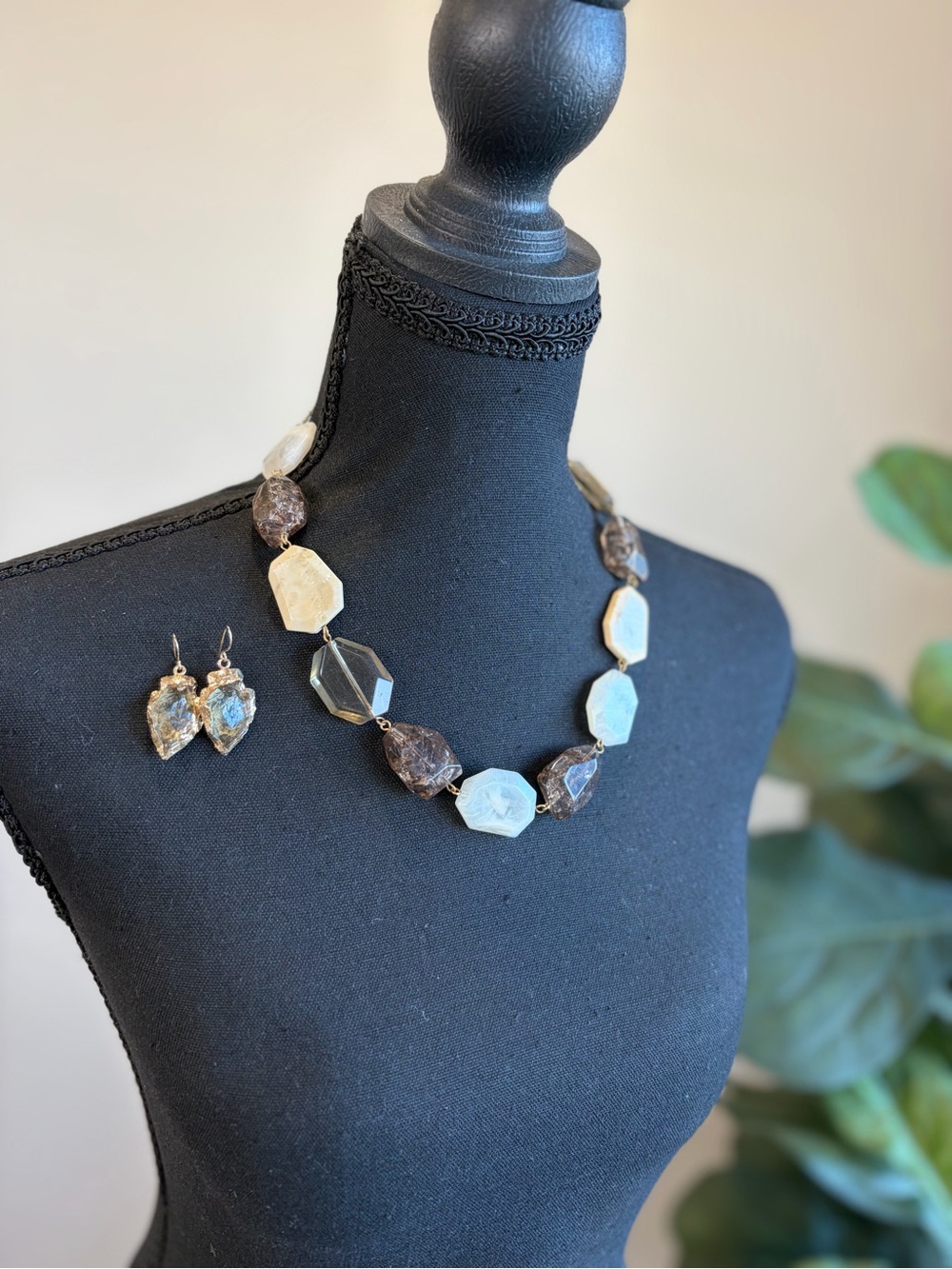 Multi-Tone Geometric Faceted Necklace with Matching Earrings